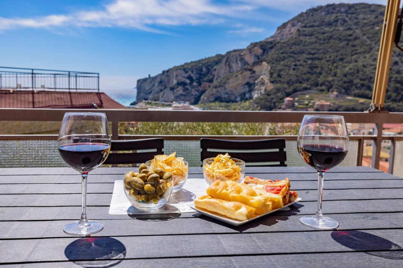 Casa Matilde - Appartamento Vista Mare - Con Posto Auto Finale Ligure Eksteriør bilde