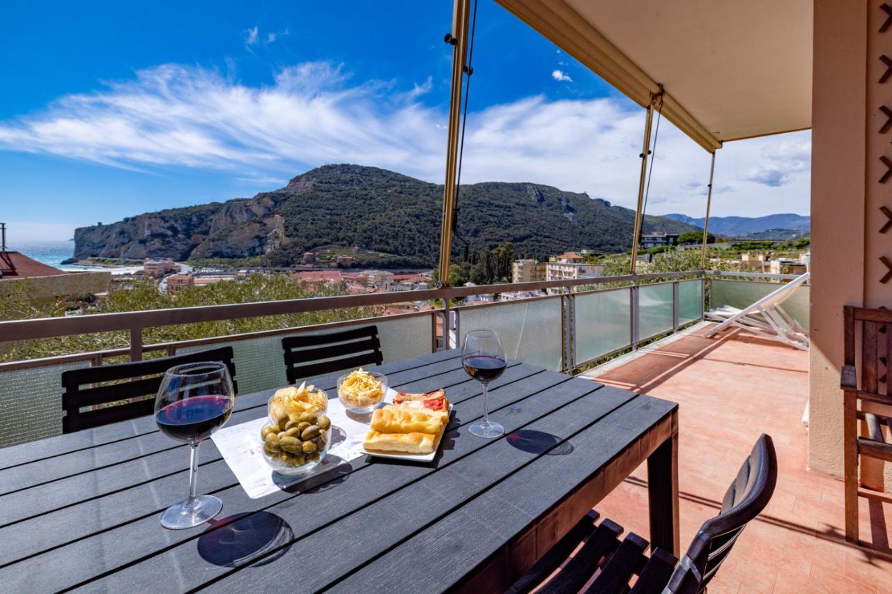 Casa Matilde - Appartamento Vista Mare - Con Posto Auto Finale Ligure Eksteriør bilde