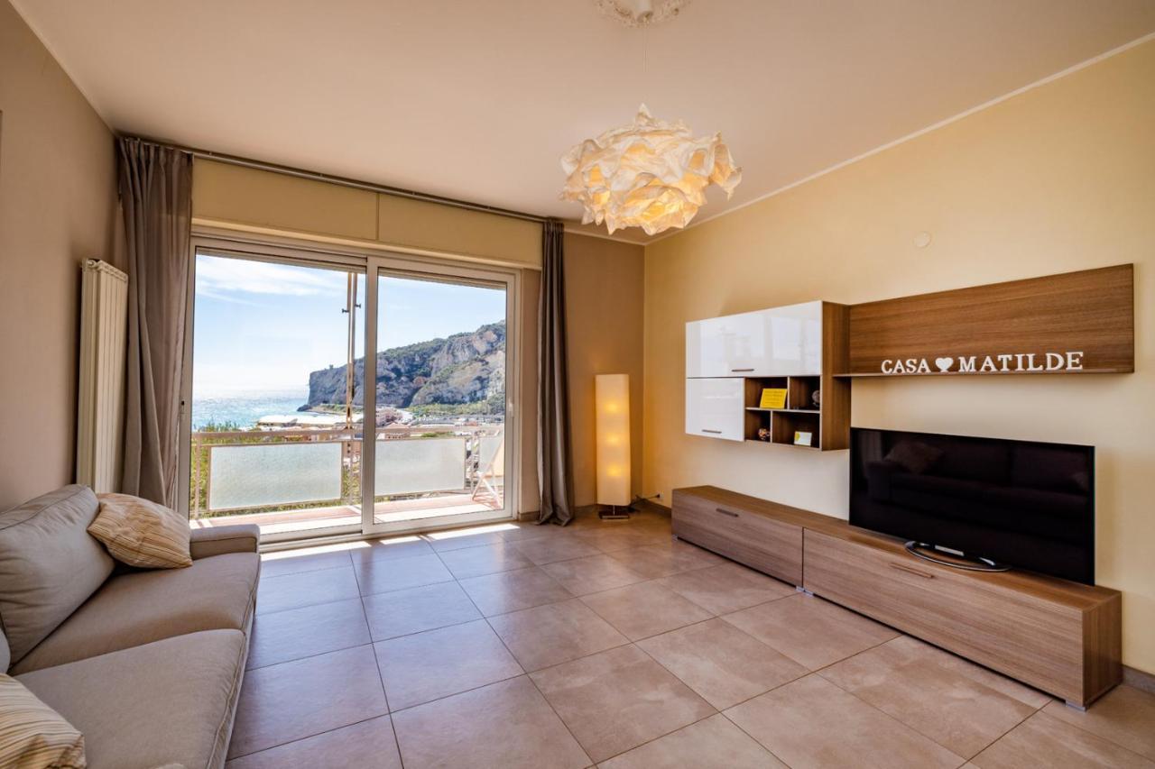 Casa Matilde - Appartamento Vista Mare - Con Posto Auto Finale Ligure Eksteriør bilde